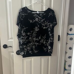 Size medium ladies, black and white cute shirt